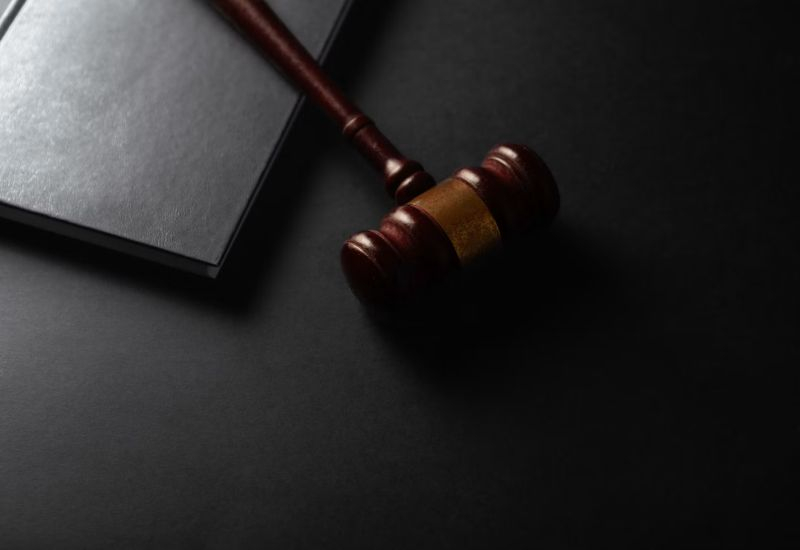 Пользователи чат‑ботов подали коллективный иск к лидерам ИИ за якобы сговор о замедлении технологий
